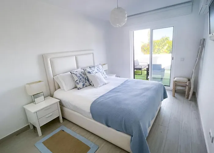 Beautiful Set In The Heart Of Quinta - Newly Refurbished *