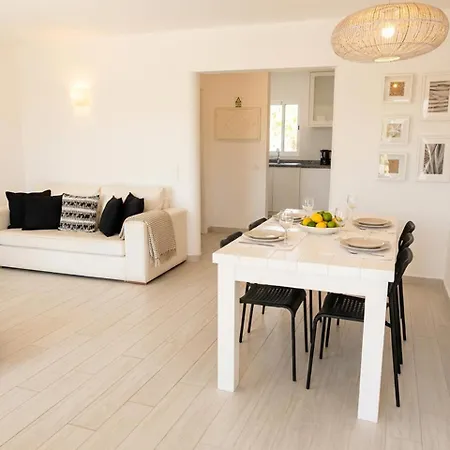 Beautiful Set In The Heart Of Quinta - Newly Refurbished